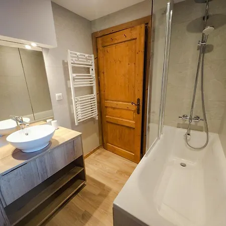 Confortable 10 Pers. Au Centre De St Martin De Belleville, Proche Teleski Et Commodites - Fr-1-452-67